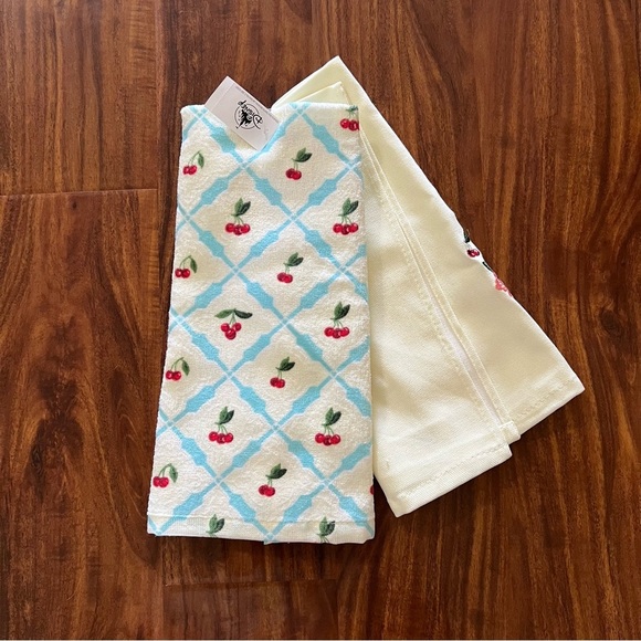 NWT Disney Mickey & Minnie Mouse Cherry Hand Towels Set of 2 - Picture 3 of 6